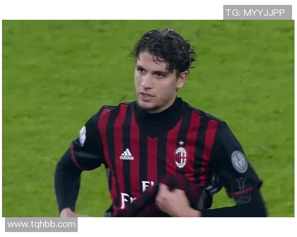 从青涩少年到足球巨星的成长历程与背后故事揭秘